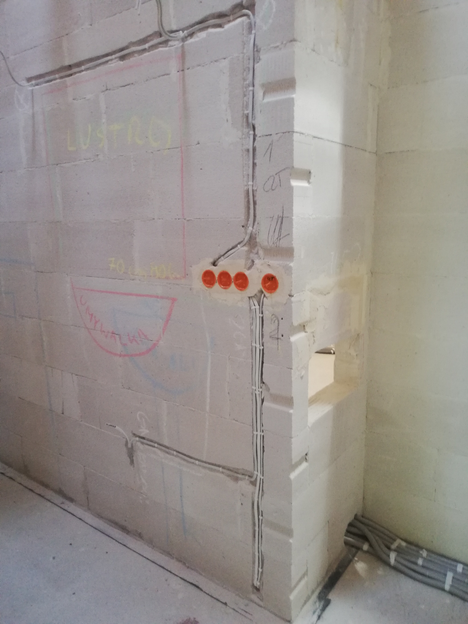 Gniazdka i wyłączniki